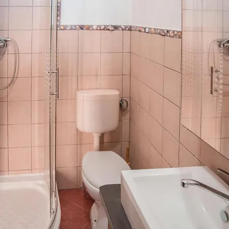 Riverside - - Cozy *