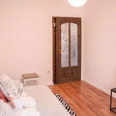 Riverside - - Cozy Apartment